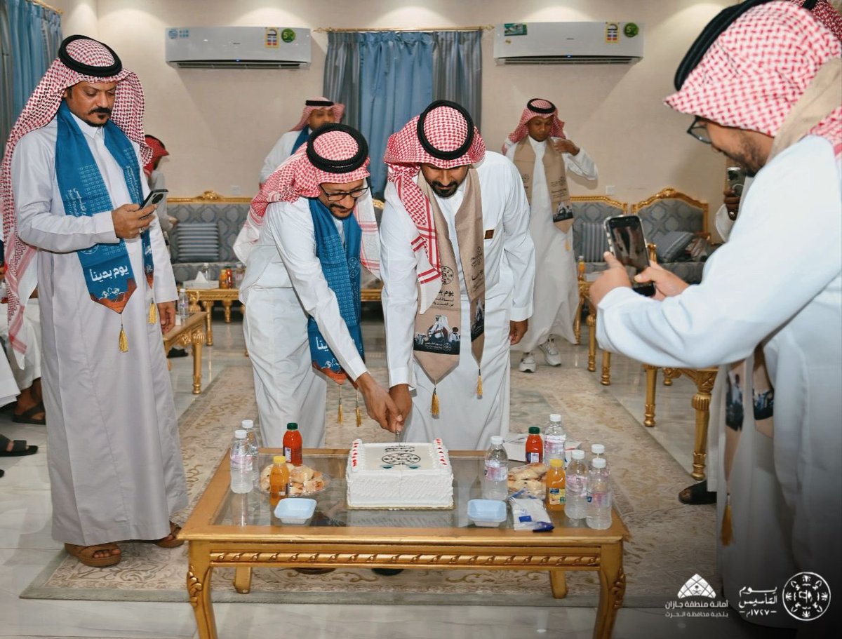 baladaalhorath's tweet photo. شارك منسوبو بلدية الحرث في الاحتفال بيوم التأسيس، مؤكدين اعتزازهم بتاريخ المملكة وتراثها العريق.

#بلدية_الحرث
#أمانة_منطقة_جازان 
#يوم_بدينا_1727     
#يوم_التأسيس https://t.co/4StMnwltMt