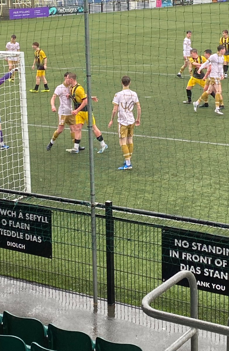PaulGriff21's tweet photo. Going into a new club a new group of older lads that he didn’t know and start to make an impression at 15, says a lot about the club, people and Rhiley. #40 @CfonTownAcademy @FAWales https://t.co/a6ySOFreAZ