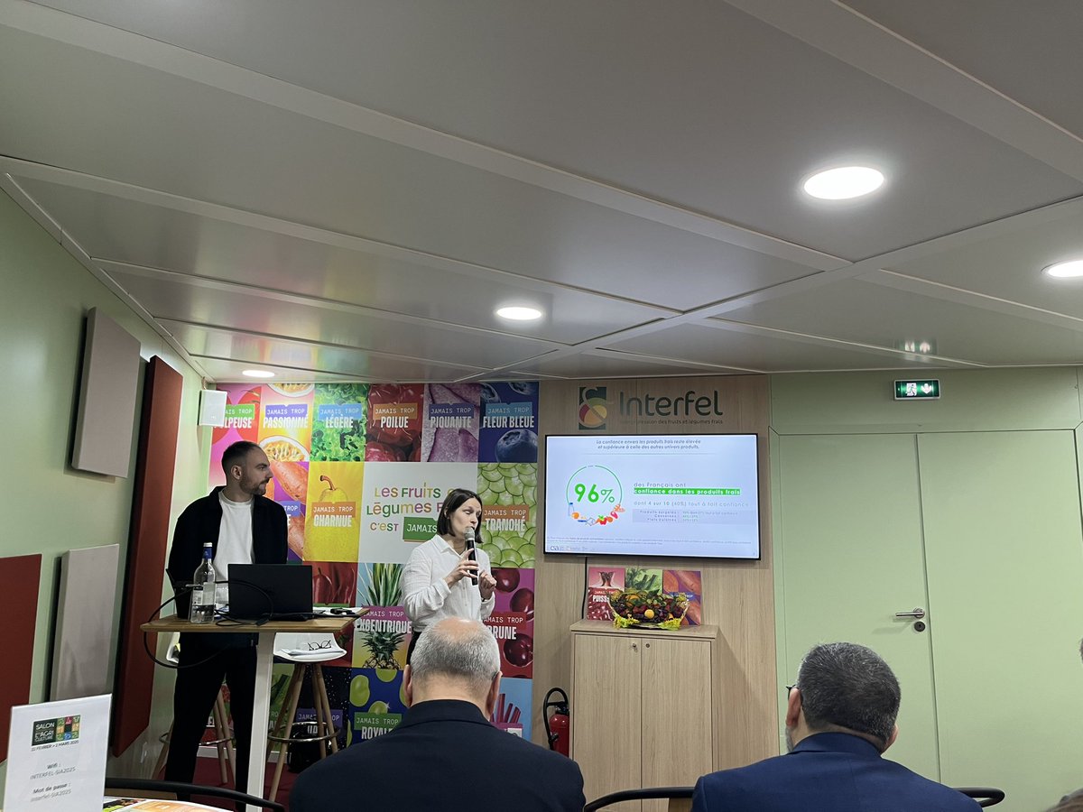 LSAconsommation's tweet photo. Résultats de la 11ème édition du baromètre de confiance des français envers les F&L frais : 93% disent en avoir confiance. C’est stable depuis plusieurs années. Les mobilisations du monde agricole ont également marqué l’esprit des consommateurs #SalonDeLAgriculture #Interfel https://t.co/9aAKEyaZkg