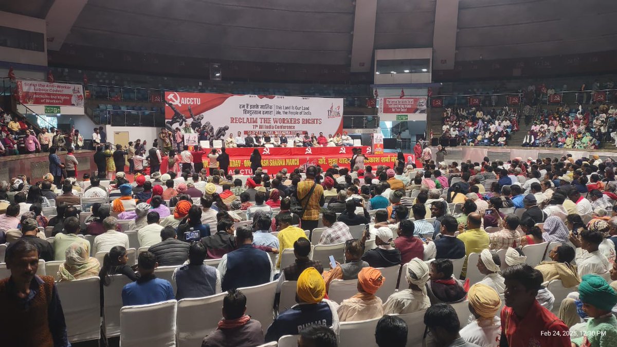 Dipankar_cpiml's tweet image. Inaugurated the 11th All India Conference of @AICCTUhq at Delhi&apos;s Talkatora Stadium. It was great to see delegates from across India cutting across sectors, including significant number of women participants, make it to Delhi despite disruption of railway services. #WorkersUnity