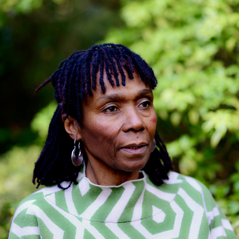 In this week's podcast, painter Yeside Linney talks about her landscapes, abstracts and portraits and about her Nigerian heritage denied her by her parents' decision to educate her in England as a child and where she remained. Listen here consideringart.com/2025/02/24/con… #art #artpodcast