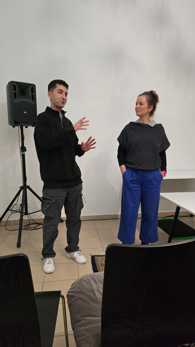 GrueneMeidling's tweet photo. Am 21.02. hat unser erster Filmfreitag stattgefunden. Unser Parteilokal war gut gefüllt, wir haben den Film „Ein bisschen bleiben wir noch“ von Arash T.Riahi geschaut. Wir haben gemeinsam gelacht, waren berührt. Das Gespräch mit Lotfullah Yusufi hat uns gezeigt 1/2 https://t.co/YdT8NWhfeQ