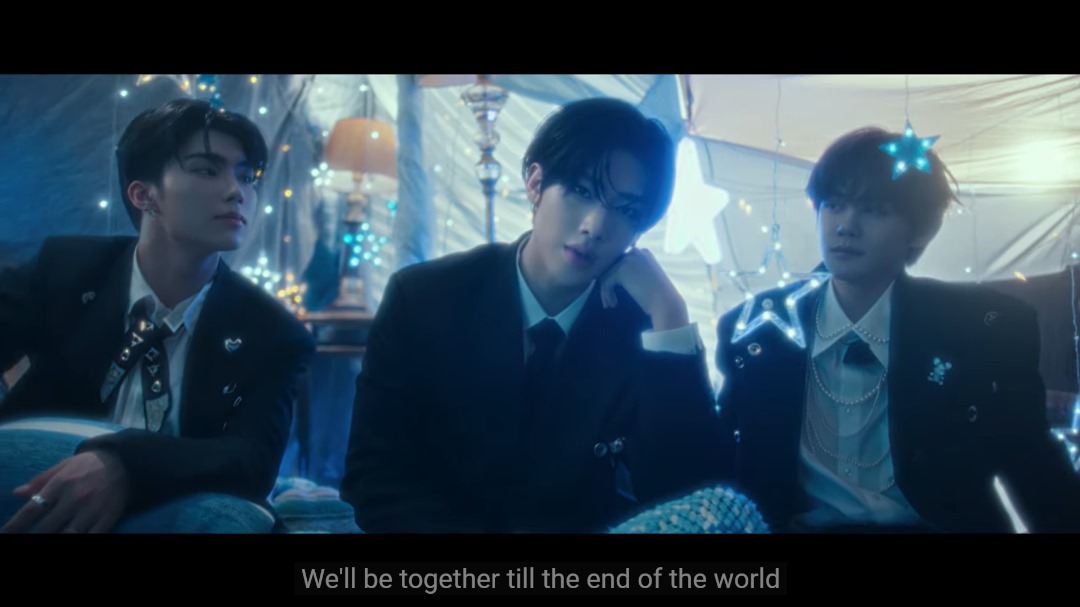 zb1oomfs's tweet photo. "we'll be together till the end of the world" what if i just keel myselfhekeh https://t.co/s0c2dhvQF6