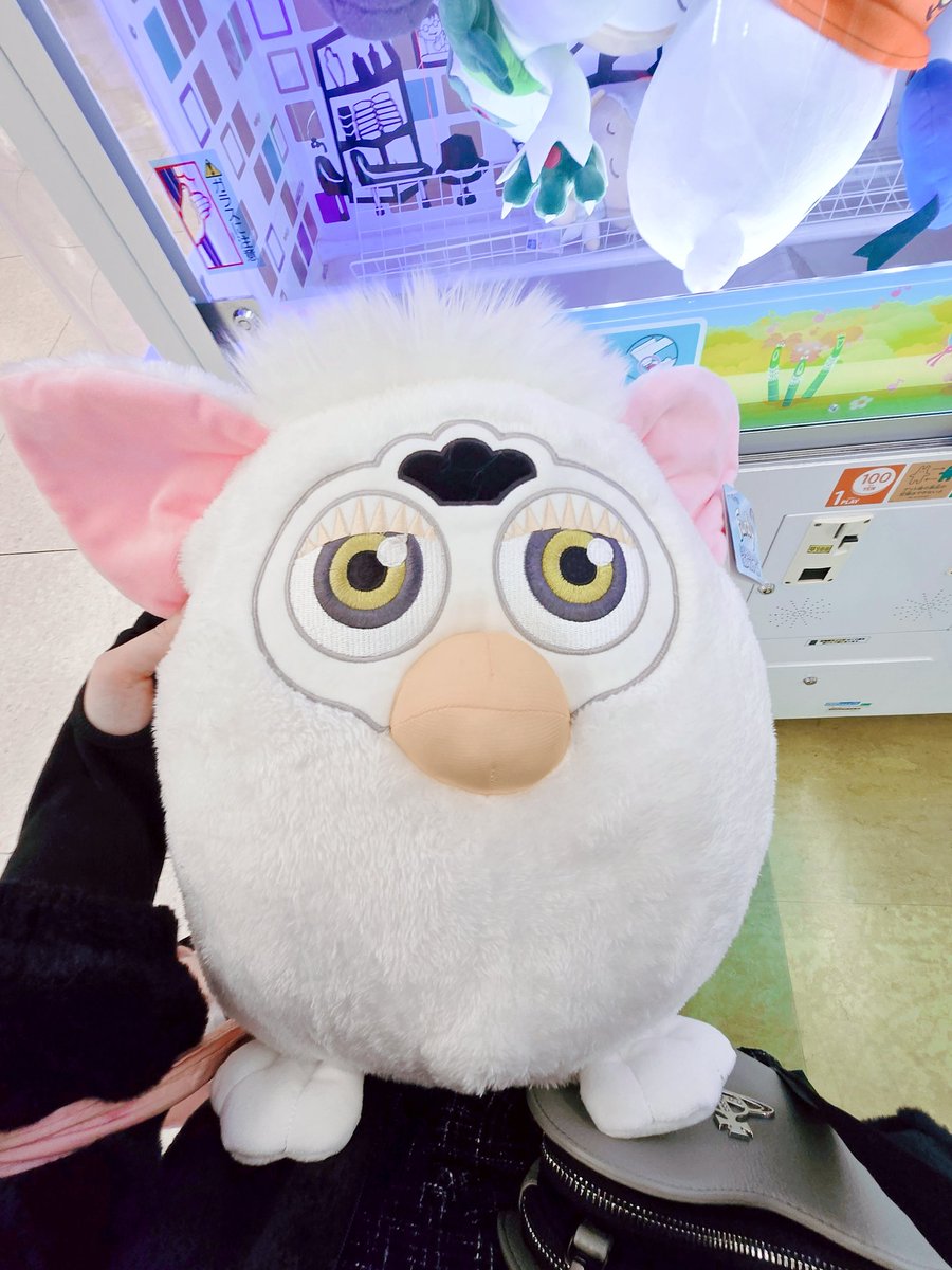 nami_1327's tweet photo. クソデカファービーもげっと～♪
カバンに入らないから抱えて帰りまーすよー💝👍🏻✨ https://t.co/fFUtKkH9aF