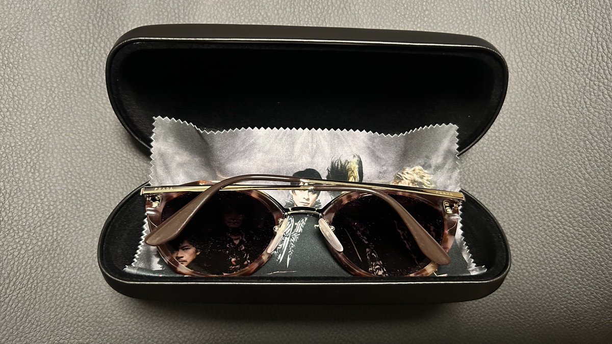メガネケース 大振りなサングラスでも、余裕でちゃんと入ります🕶️ 蓋
