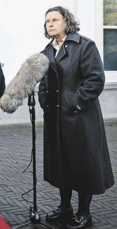 Ze doet het er om. Na Elon's geheven arm: Florrie Faber.