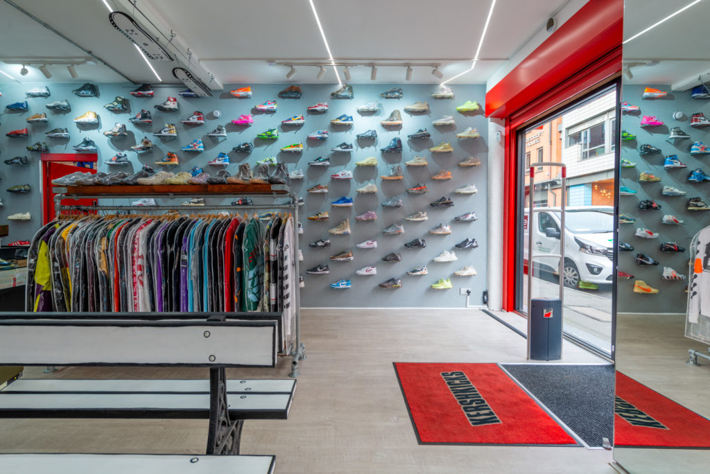 unit3_design's tweet image. Throwback to our @kershkicks project in Manchester’s Northern Quarter-one of our most vibrant projects to date 👟

You can read more about this project over on our website, link in bio.

#unit3designstudio #unit3 #kershkicks #manchester #creativespaces #architecture