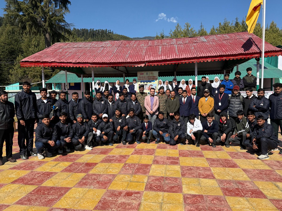 ChTasaduq1's tweet photo. "The Border Area Youth Exchange Program of NYKS concluded successfully today at the #ArmyGoodwillSchoolWayneKupwara The event was graced by the "Chief Guest, Commanding Officer 160 Territorial Army," who inspired the participants with a powerful message of peace and unity. https://t.co/W1TM8XLap0