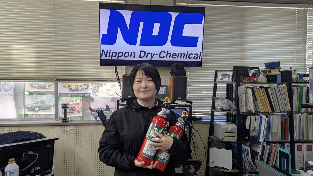 I_U_Racing's tweet photo. 日本ドライケミカル株式会社様より消化器のご支援をいただきました.
同社は各種消化器の他にもスプリンクラー設備,自動火災報知設備等の施工を行なっている会社様でございます.
この度は多大なるご支援をいただき,心より感謝申し上げます.
#学生フォーミュラ
#IUR https://t.co/FYXFM4I18Q