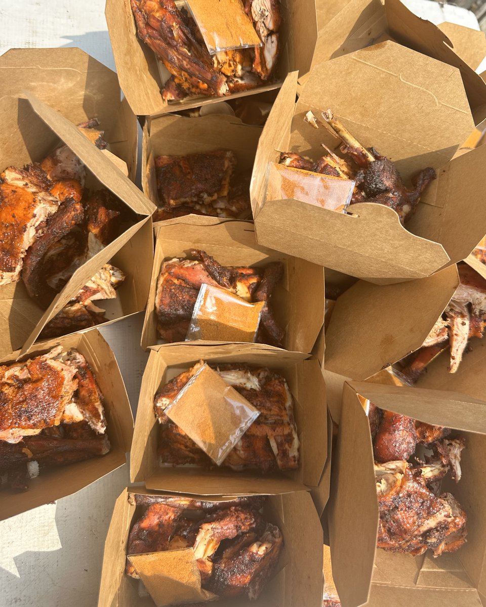 AmoriAdee's tweet image. You want lunch packs for your colleagues or staffs? We have you covered with our 2-1 guineafowl mini boxes🥰🥰🥰🥰

Moq is from 20 boxes upward which is 10 Guineafowls for 20 people🥰🥰🥰

We offer Sweet deals only!!!
Pls RT!