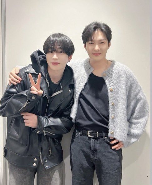ding_0203's tweet photo. 이창섭 감독님 앤나 켄타 !!!!!!!!
드.디어 왔다 내가 기다리던 이 사진,🧎‍♀️🧎‍♀️ https://t.co/oI9anXf4VB