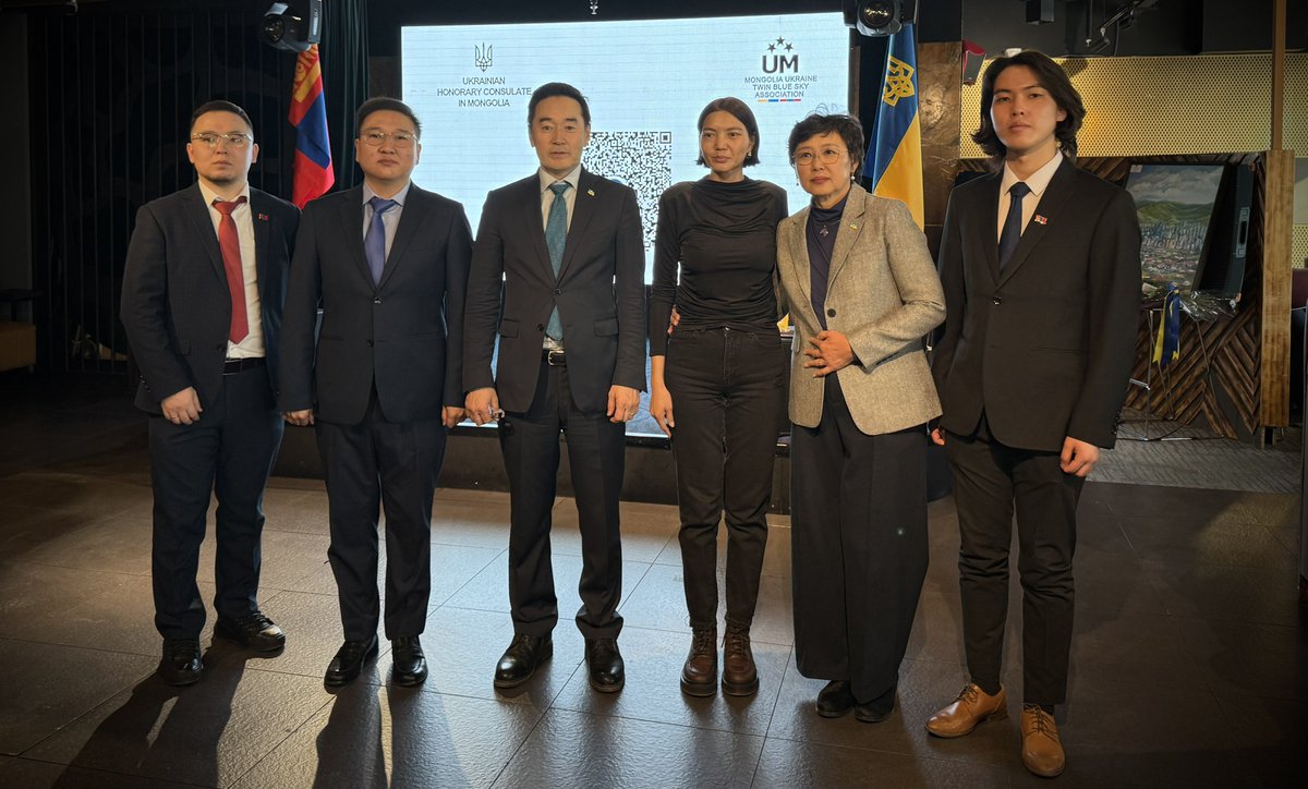 Украiна улсад халдан түрэмгийлсэн 3 жил. 2025.02.24

#StandWithUkraine #GloryToUkraine