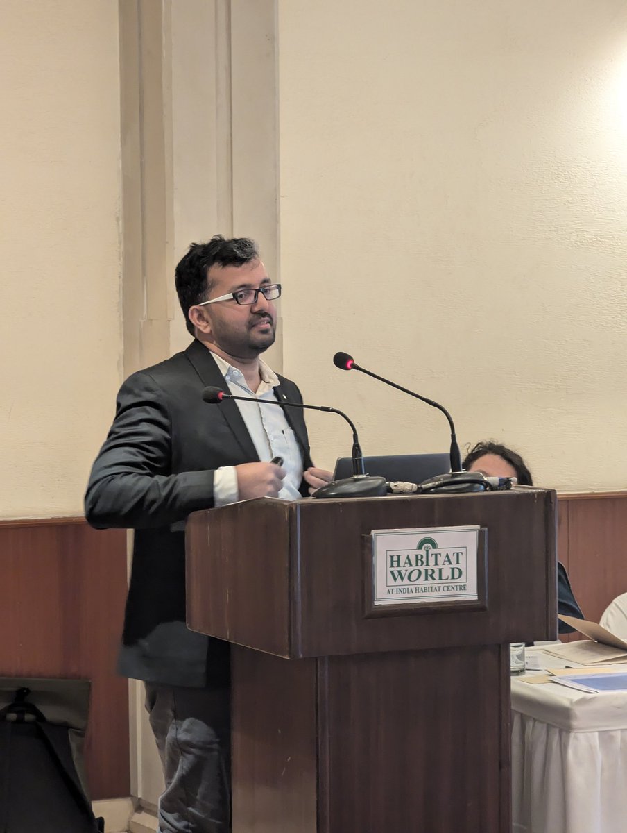 Mahmood Kooria introduced the #IndianOceanPlatform during the #IndianOcean #Symposium.

For more updates on our events, follow us on Bluesky: bsky.app/profile/mwfdel…