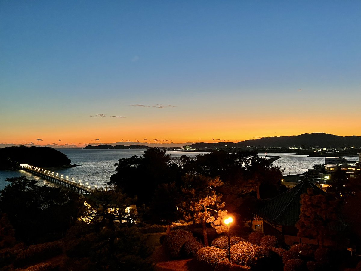 本日は、竹島にてstepn。
蒲郡市にある竹島です。
寒いけど、夕暮れの竹島が綺麗！
#stepn