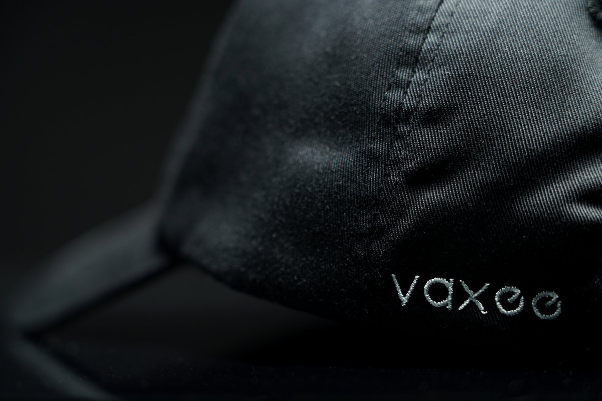 VAXEE_Life_JP's tweet image. 🎩 みなさん、数日前に紹介した「癒し系」キャップ、覚えていますか? 🎩
シンプルなデザインが好きな方には、VAXEEのロゴ入りキャップがおすすめ!
落ち着いたデザインで、普段のコーデにも大会会場にもバッチリ馴染みます✨
🔥 みなさんはどっちのデザインが好きですか?…