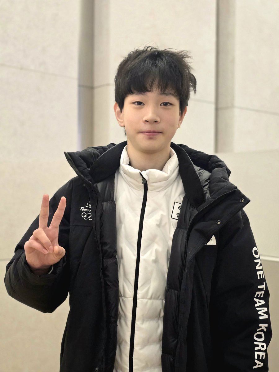 99cclk_figure's tweet photo. 재근이의 머리카락 상태가...😅 화장실가서 좀 정돈하고 나왔는데도 한쪽이 떠있어서 계속 시강이었던 ㅋㅋㅋ 이제는 팬들 앞에서도 부끄럼 많이 타지 않아서 발전된 모습을 보여주었다
2번째 주월인데 점프 구성도 높여온만큼 이번에 시베퍼베 꼭 세웠으면 좋겠어요 화이팅!
#이재근 #JakeunLee https://t.co/5XfW662y6i