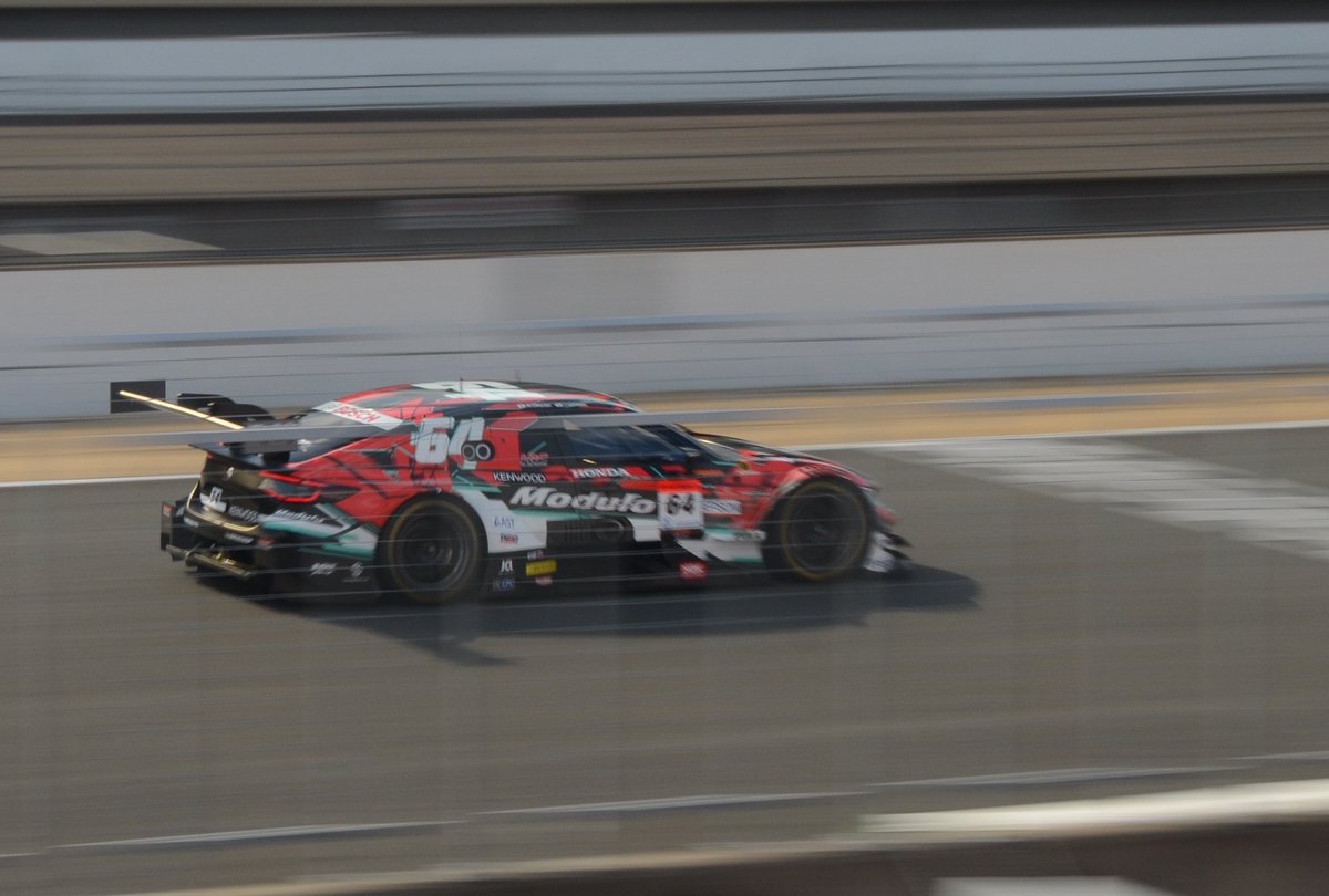 WQf0w1cREoHqlFE's tweet image. #ModuloThanksDay
#モビリティリゾートもてぎ

GT カーのコックピットって目茶苦茶狭くて弁慶の泣き所３回ほどぶつけた⚡

ヘルメット被って瞬く間にドライバー交代出来るレーサー…尊敬です。

#SUPERGT 
#HRC 
#nakajimaracing