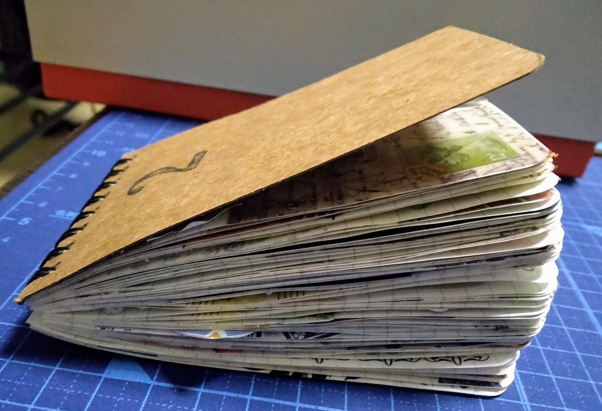 A7サイズノートへのコラージュ完遂♪*ﾟ(2冊目)
もし、よろしければこのノートを貰って頂ける神様いたり……しないですかね……？

いなければこのポスト消して、燃えるゴミにポイする予定です。

 #コラージュノート