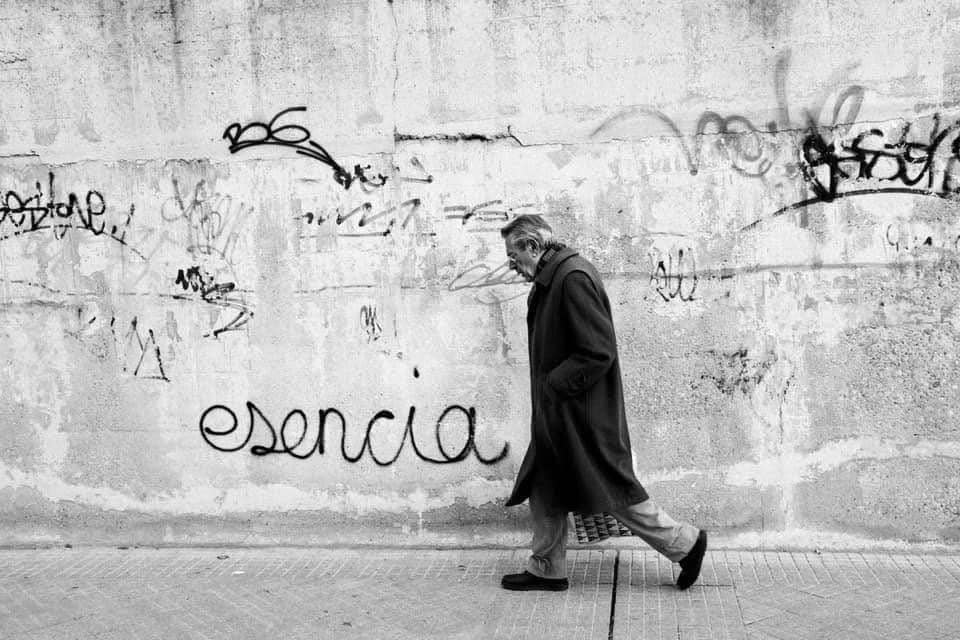 literlandweb1's tweet image. "Ser diferente no es ni bueno ni malo... Simplemente significa que se tiene el suficiente coraje de ser uno mismo"...
Albert Camus