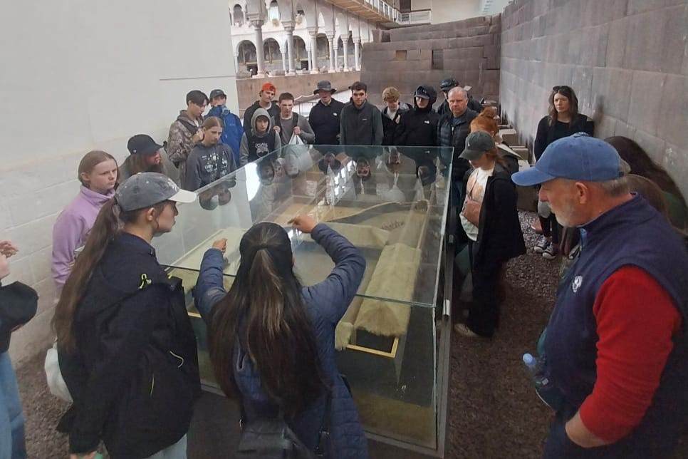 campperu's tweet photo. Our @WorldStrides team spent their last day exploring Cusco. 📍
They visited the Qoricancha Temple and the Historic Center of Cusco, learning about the history of the Inca Empire. 📚
#CampsEffect @CampsInt @kingswayknights https://t.co/PkchByR1HP
