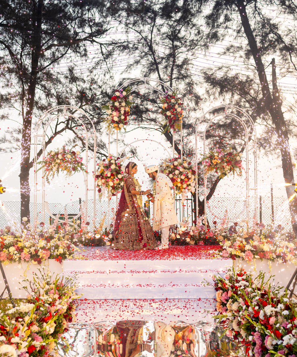 foxsin_cs's tweet image. Life update : I got married! Which also means I completely disappeared and ignored all DMs—my bad. As things get back to normal, replies should resume at a somewhat reasonable pace (hopefully). Appreciate the patience, and here’s some wedding pics to make up for it!