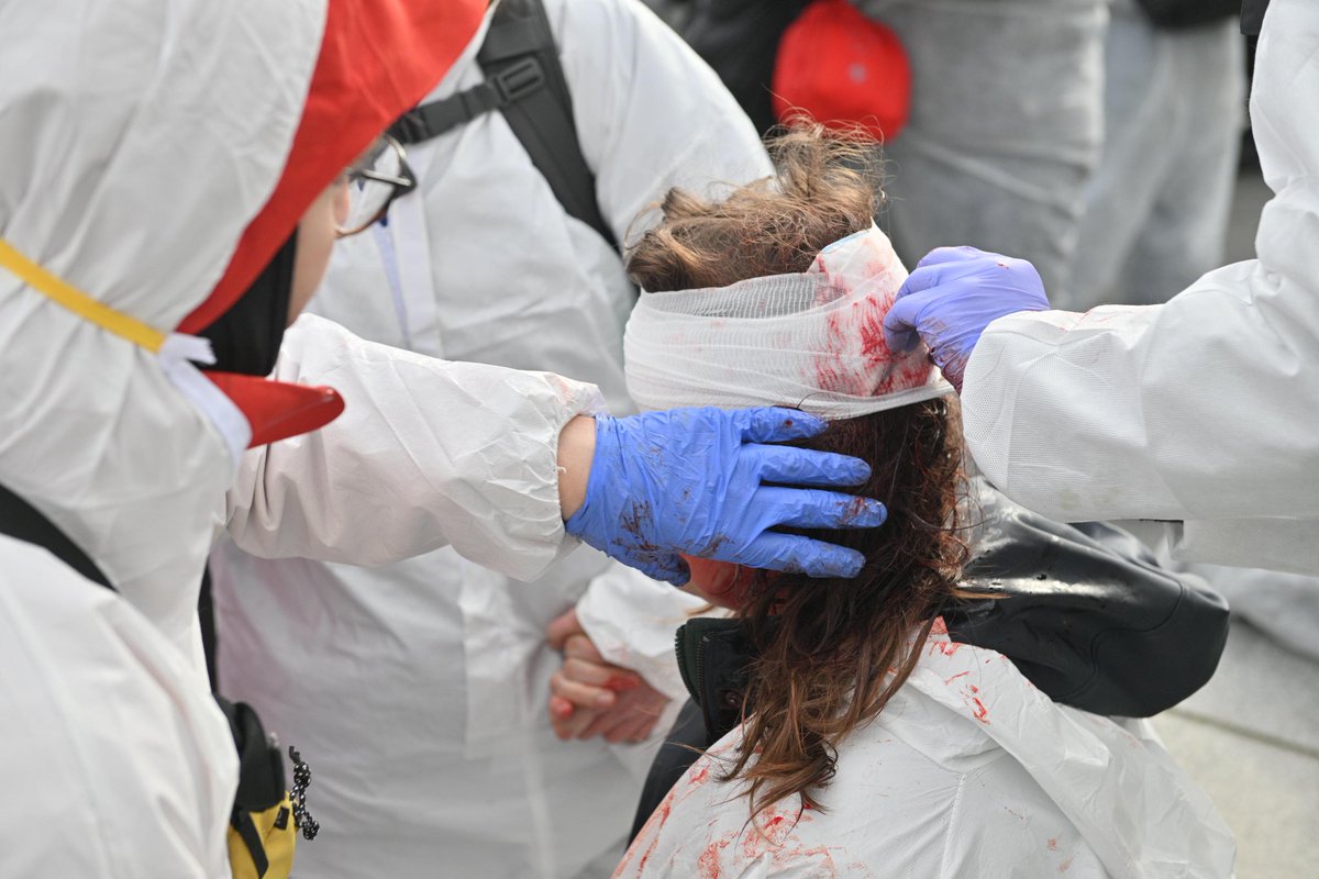 Polisen genomförde en brutal attack mot de fredliga demonstranterna som protesterade mot Maersk i Köpenhamn. Massiv användning av tårgas. Många batongslagna.
