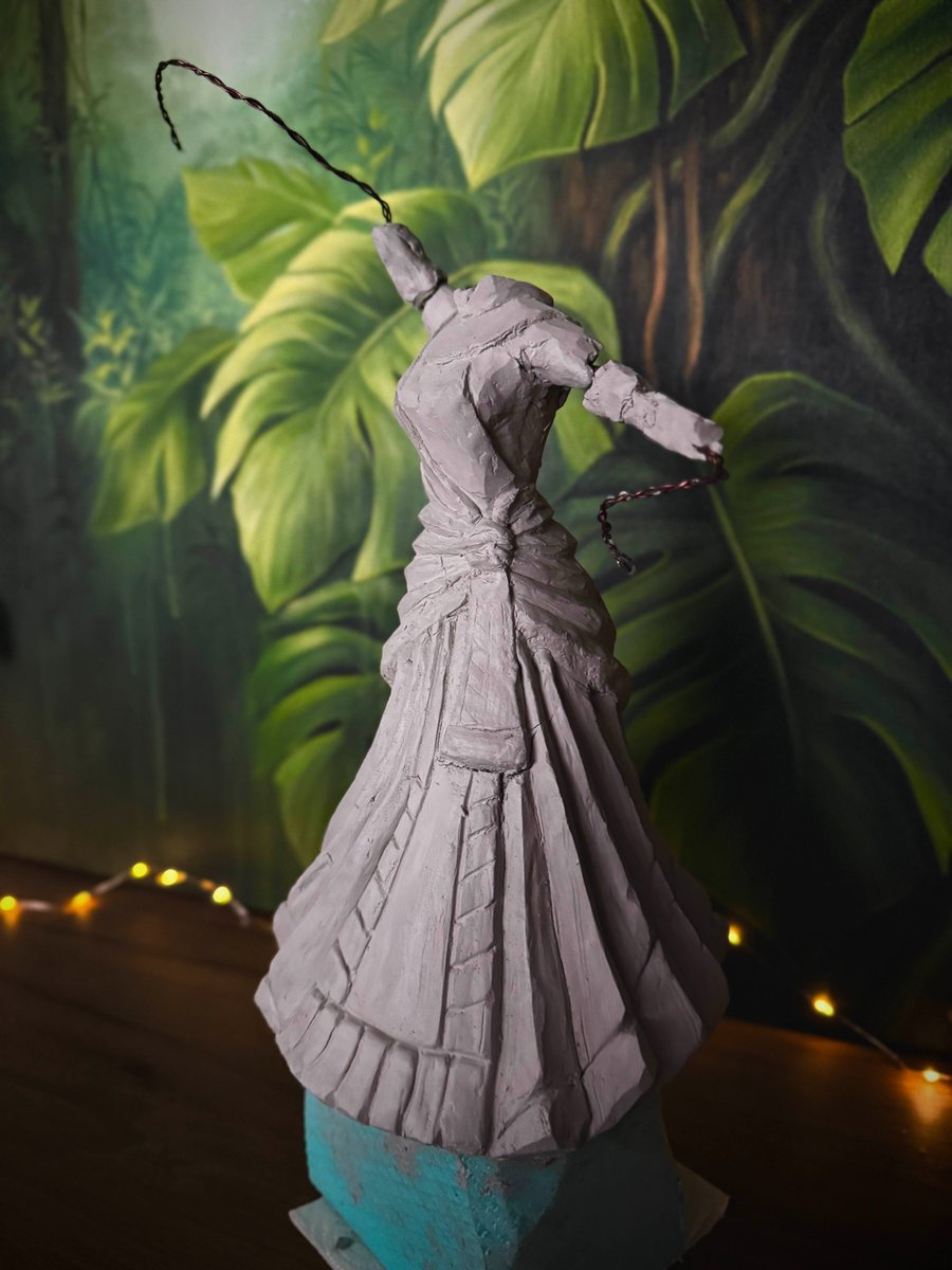 Redwigon's tweet image. The Gate of Elidinis - Progress #5

Elidinis’ skirt! This is the biggest part of the sculpture. Can’t wait to polish it! 💃

#Runescape #Runescape3 #runescapeartist #RuneScapeart