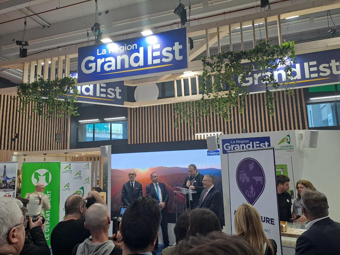 Je suis ravi d’être présent aujourd'hui à l’inauguration du stand Marne au <a href="/Salondelagri/">Salon International de l'Agriculture</a>. Bravo à <a href="/ChambreAgri51/">Chambre d'agriculture de la Marne</a>, au département de la Marne et à <a href="/foiredechalons/">Foire de Châlons</a> pour cette belle initiative permettant de faire rayonner le savoir-faire et l'excellence de l'Agriculture marnaise 👏🏻
