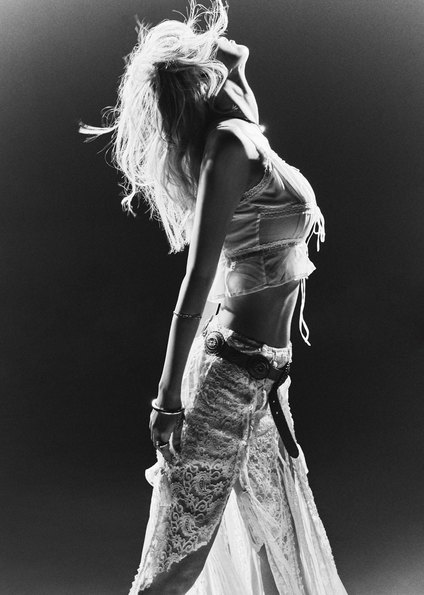 LE SSERAFIM 5th Mini Album 'HOT' CONCEPT PHOTO - DRENCHED VETIVER