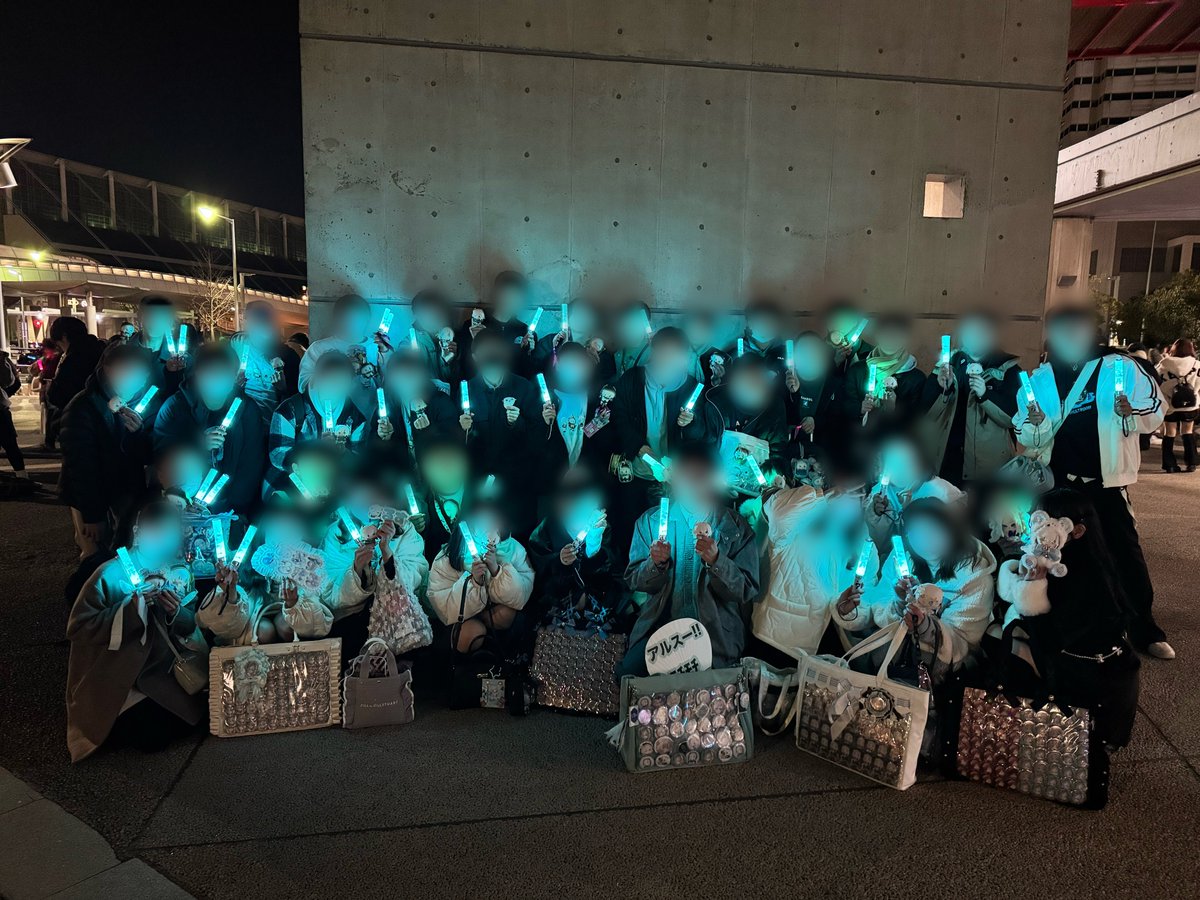 modumero's tweet image. ライブ後にトゲ丸で集合写真を撮りました…!
トゲ丸の多さに僕もめっちゃびっくりしました😌
突発にも関わらず集まってくれたトゲ丸には最大限の感謝を…🙏
最高の思い出になりました✨✨
#にじフェス2025_後夜祭
#OVERTURE_Nighttime