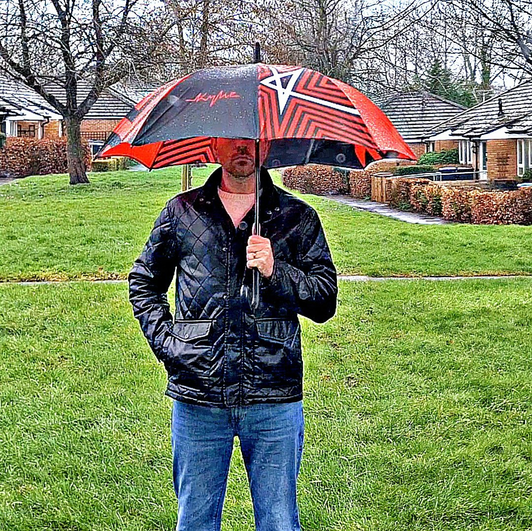 This turned up just in time for my week off, in the shit Great British weather! 🤦🏻‍♂️🌧☔️👍🏼
#KylieMinogue #padambrella <a href="/kylieminogue/">Kylie Minogue</a>