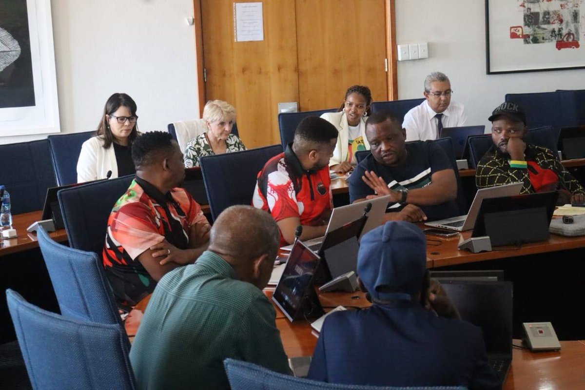 _cosatu's tweet photo. #NEHAWU and student leaders are outlining their challenges to the Deputy Minister and #NSFAS Management which includes, amongst others, student accommodation, student debts and Appeals.
#DMReadinessVisits #myNSFAS2025 @myNSFAS @HigherEduGovZA @Newzroom405 https://t.co/90GnxYSU7o