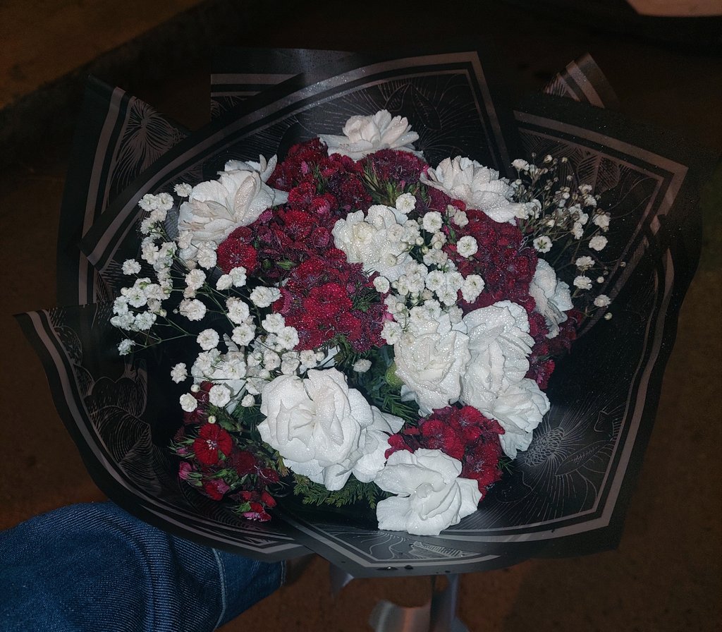 itsthamoon's tweet photo. Le graduation https://t.co/EmQvvCrkG0