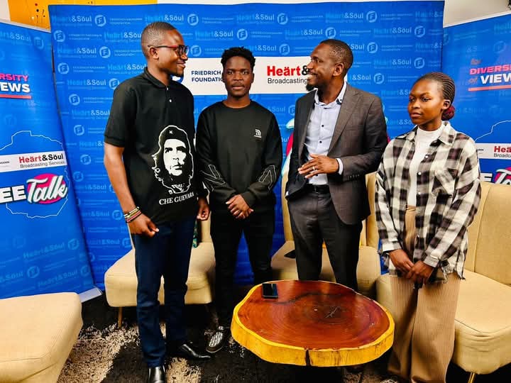 Tatenda Kutsirayi🇿🇼 (@malemazw) on Twitter photo We the young people of Zimbabwe stand with <a href="/bbmhlanga/">Dhara Blessed Mhlanga HSTV</a> in these trying times. We equally dismiss the oppression and sensing of media. #FreeDhara We the young people of Zimbabwe stand with <a href="/bbmhlanga/">Dhara Blessed Mhlanga HSTV</a> in these trying times. We equally dismiss the oppression and sensing of media. #FreeDhara