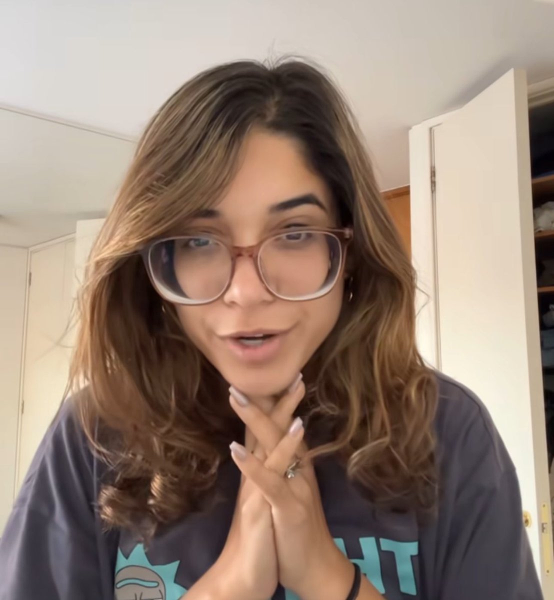 Momento para viralizar la cara de esta venezolana que anda amenazando con que ELLA traerá al tren de Aragua a Chile, no se deben pasar este tipo de amenazas. <a href="/Carabdechile/">Carabineros de Chile</a> <a href="/PDI_CHILE/">PDI Chile</a> <a href="/Carolina_Toha/">Carolina Tohá</a> <a href="/MigracionesCL/">Migraciones Chile</a>