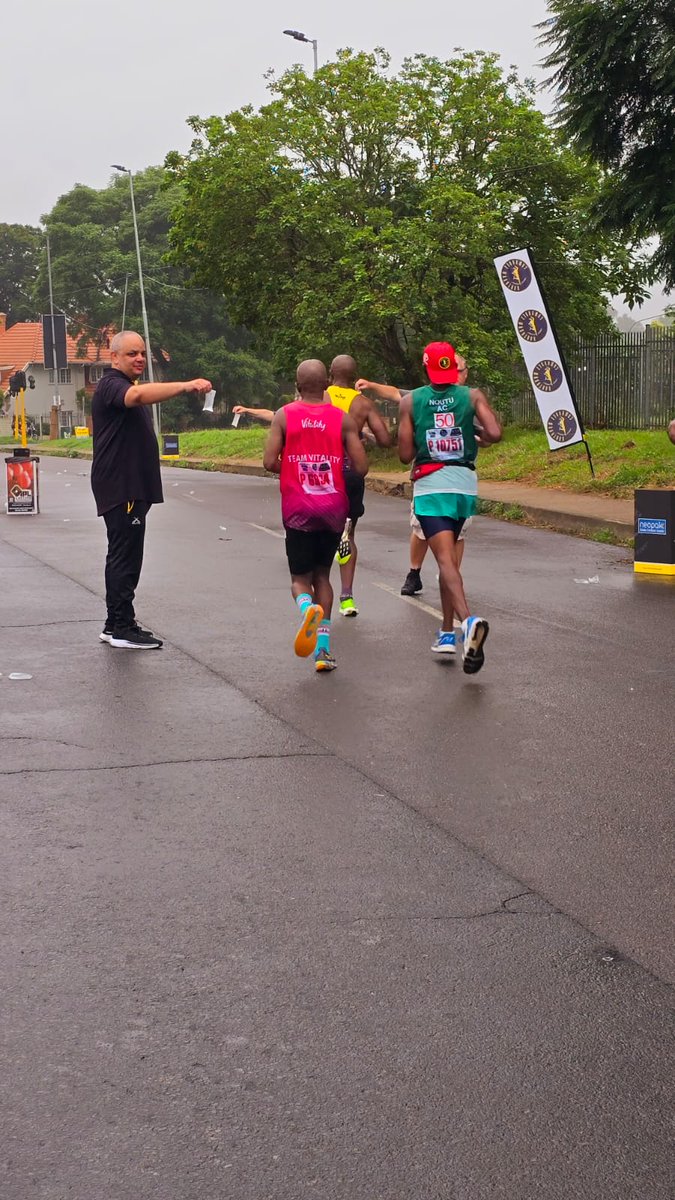 ComradesRace's tweet image. #TeamComrades lent a hand by hosting a refreshment station at the Capital City Marathon yesterday! It was fantastic to see so many runners pushing their limits and qualifying for #2025!

Huge congratulations to everyone who ran any marathon yesterday, and especially to those who…