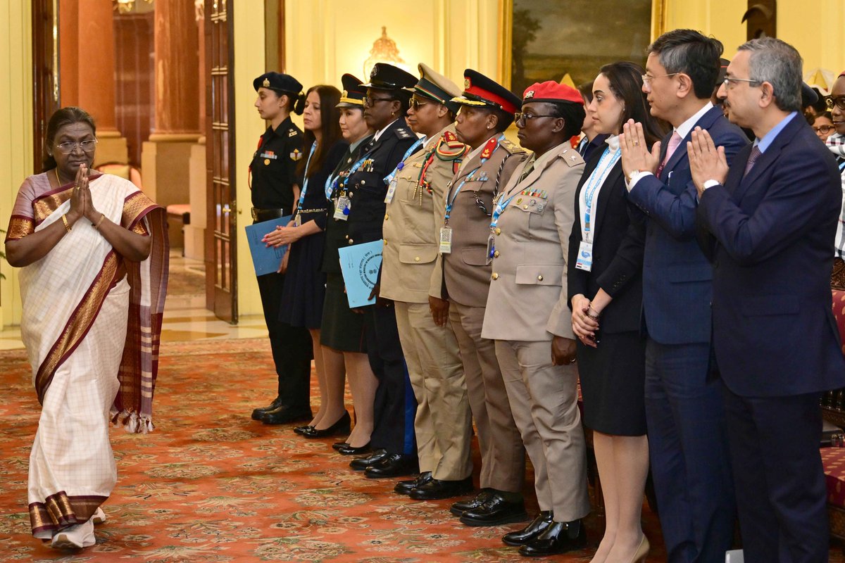 rashtrapatibhvn's tweet photo. A group of participants in the Conference for Women Peacekeepers of the Global South called on President Droupadi Murmu at Rashtrapati Bhavan. The President recalled India’s proud history of contribution to UN peacekeeping and said that the presence of women in a peacekeeping mission makes it more diverse and inclusive. 
The women peacekeepers are in New Delhi to participate in a Conference on the theme “Women in Peacekeeping: A Global South Perspective”.