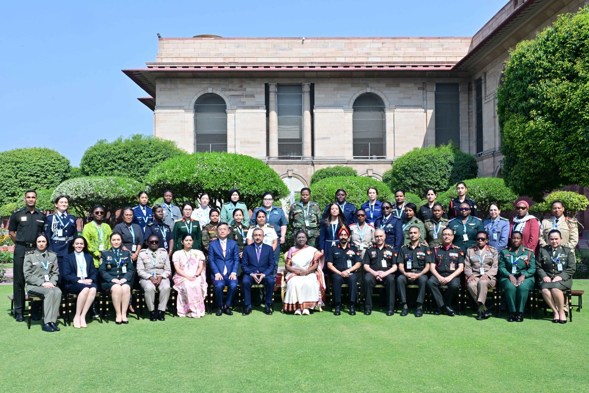 rashtrapatibhvn's tweet photo. A group of participants in the Conference for Women Peacekeepers of the Global South called on President Droupadi Murmu at Rashtrapati Bhavan. The President recalled India’s proud history of contribution to UN peacekeeping and said that the presence of women in a peacekeeping mission makes it more diverse and inclusive. 
The women peacekeepers are in New Delhi to participate in a Conference on the theme “Women in Peacekeeping: A Global South Perspective”.