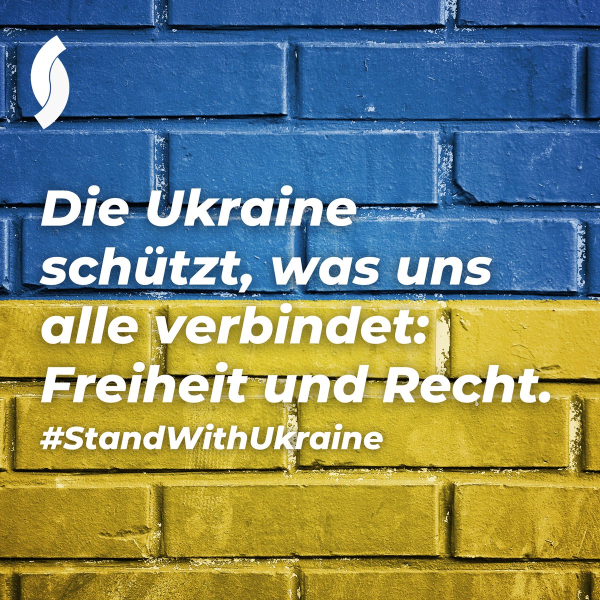 Heute jährt sich Putins brutaler Angriffskrieg gegen die 🇺🇦 zum 3.Mal. Drei Jahre unermessliches Leid, Zerstörung &amp; Tod. Wir stehen fest an der Seite der Ukraine. Sie verteidigt auch unsere #Freiheit, Werte &amp; #Sicherheit. Die Schweiz darf nicht abseitsstehen. #WeStandWithUkraine