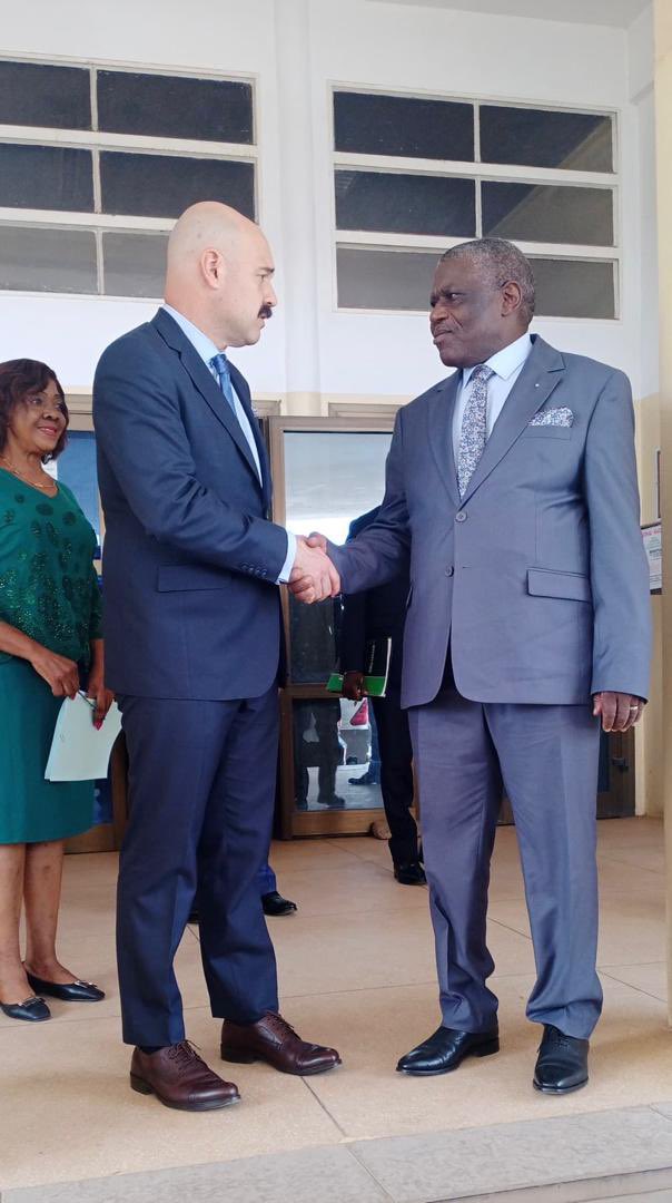 TC_YaoundeBE's tweet photo. Büyükelçi Volkan Öskiper Kamerun Tarım ve Kırsal Kalkınma Bakanı Gabriel Mbairobe’ye nezaket ziyareti gerçekleştirmiştir.

L'Ambassadeur Volkan Öskiper a rendu une visite de courtoisie au Ministre de l'Agriculture et du Développement Rural S.E.M. Gabriel Mbairobe. https://t.co/Ipdajl9aiq