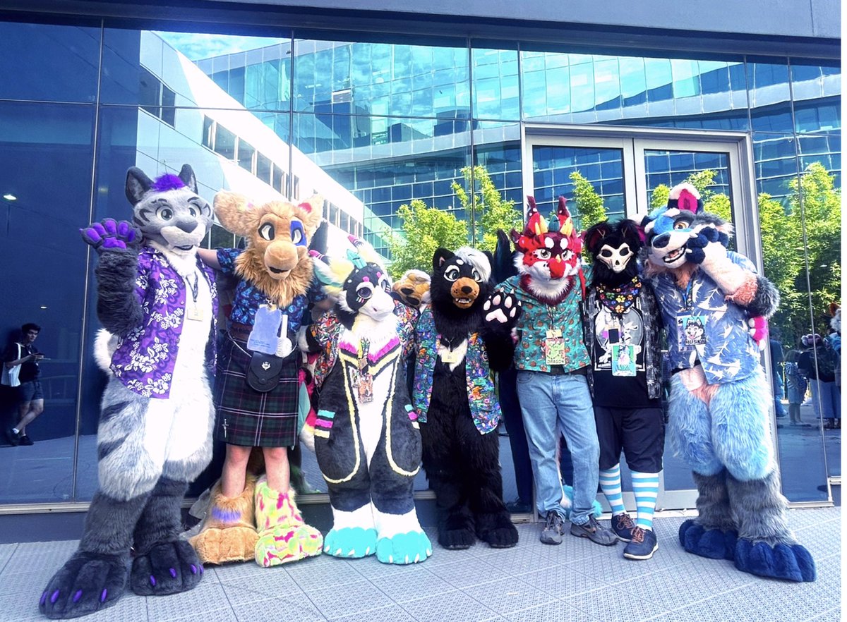 Friend group from MFC!! I absolutely enjoyed every moment with you all! Can’t wait to see you all at next con!!
#furries #furry #fursuit #mfc2025 #Fursona #fursuiter