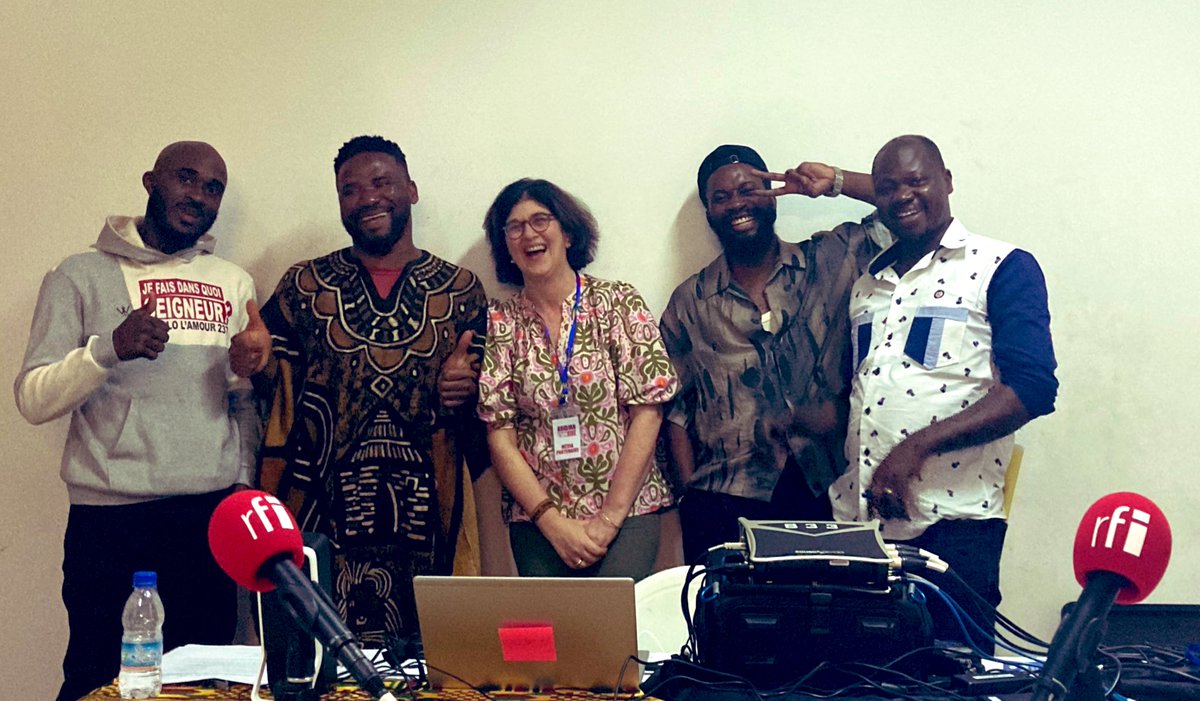 Sur le pont des arts - RFI (@pontdesartsrfi) on Twitter photo Aujourd’hui, nous recevons quatre artistes talentueux pour venir nous parler d’humour et du <a href="/CapitaleDuRire/">Abidjan Capitale du Rire</a>
📌Rendez-vous à 16h10 (heure de Paris), <a href="/NdoloLamourr237/">Ndolo L'amour🇨🇲</a>, Agalawal, Boukary et <a href="/HermanAmisi/">Herman AMISI</a> seront au micro de <a href="/NathalieAmar/">Nathalie Amar</a> sur <a href="/RFI/">RFI</a> Aujourd’hui, nous recevons quatre artistes talentueux pour venir nous parler d’humour et du <a href="/CapitaleDuRire/">Abidjan Capitale du Rire</a>
📌Rendez-vous à 16h10 (heure de Paris), <a href="/NdoloLamourr237/">Ndolo L'amour🇨🇲</a>, Agalawal, Boukary et <a href="/HermanAmisi/">Herman AMISI</a> seront au micro de <a href="/NathalieAmar/">Nathalie Amar</a> sur <a href="/RFI/">RFI</a>
