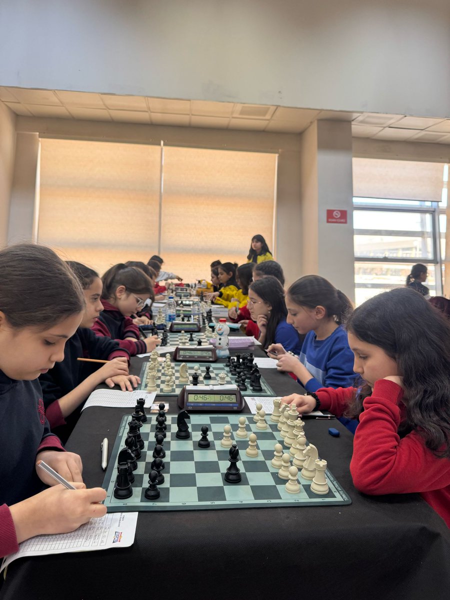 Okullar Arası Küçükler Konya İl Birinciliği Satranç Turnuvası 34 Takımın Katılımıyla Selçuklu Belediyesi Uluslararası Spor Salonunda Başladı.  Turnuvada Hamle Yapan Tüm Sporculara Başarılar Dileriz.