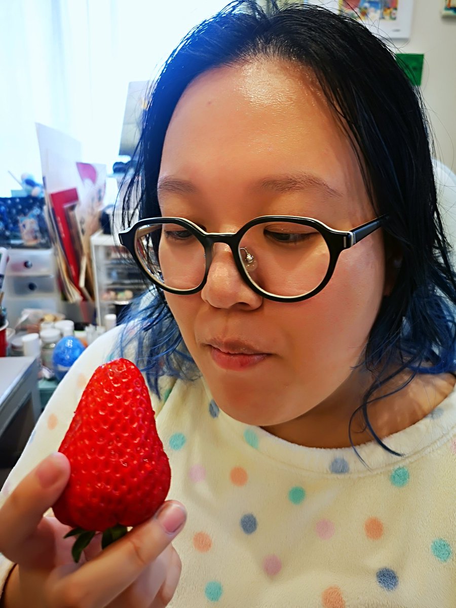 今日は大きな苺いただきましたー

#mayupyepic
#大きな苺
#今日のおやつ