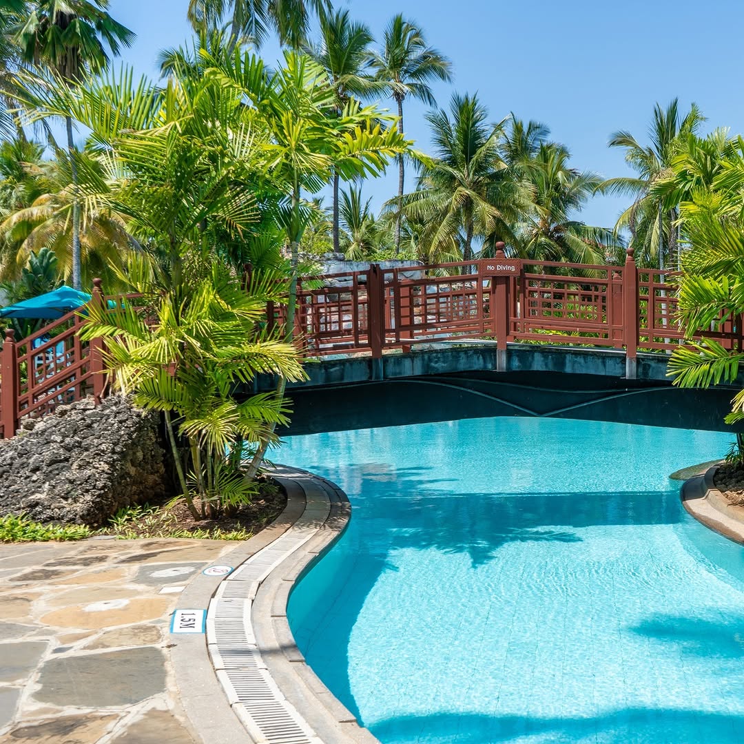 onedancesafaris's tweet image. Beach bliss surrounded by the sun, sand and the serenity for you to relax and rejuvenate awaits at Sarova Whitesands Beach Resort. 

This is a sanctuary where you'll find solace amidst endless ocean views. 

#MagicalKenyaOpen
#visitkenya #Travel #Easter #vacation