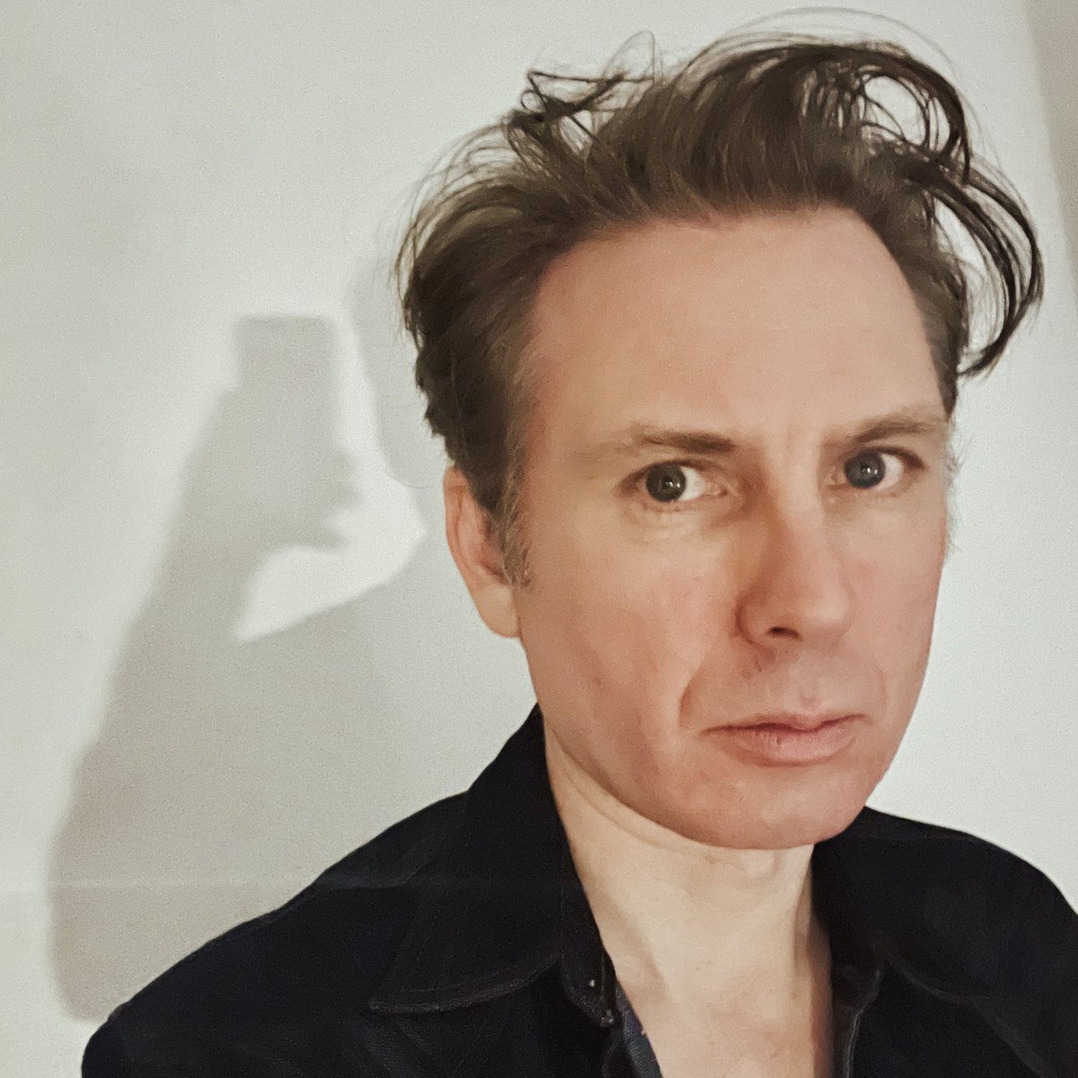 "When I was 17, I went to Aberdeen University to study Divinity, by mistake"

<a href="/Franz_Ferdinand/">Franz Ferdinand</a> frontman <a href="/alkapranos/">Alex Kapranos</a> takes on our Life &amp; Times queries. Contains an excellent Bowie &amp; Lou Reed story, bit of Jaws, bit of Paris, some Dirk Bogarde and much more: thenewcue.substack.com/p/the-new-cue-…
