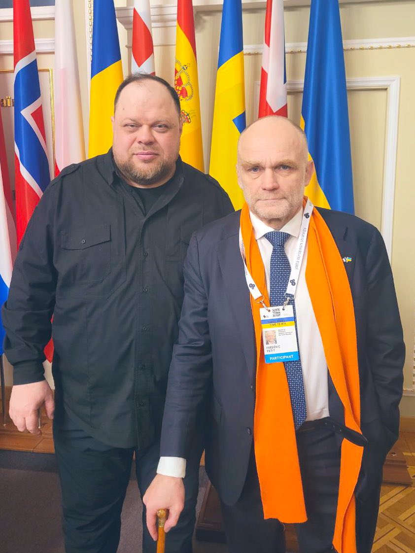 Frédéric Petit 🇺🇦 (@fpetitan) on Twitter photo Encore une discussion passionnante avec <a href="/r_stefanchuk/">Ruslan Stefanchuk</a>, président de l’Assemblée 🇺🇦 et visage de la résistance ukrainienne.
L’Ukraine se défend et défend l’Europe depuis près de 11 ans, depuis la première invasion de 2014, c’est à l’Europe désormais de la défendre ! Encore une discussion passionnante avec <a href="/r_stefanchuk/">Ruslan Stefanchuk</a>, président de l’Assemblée 🇺🇦 et visage de la résistance ukrainienne.
L’Ukraine se défend et défend l’Europe depuis près de 11 ans, depuis la première invasion de 2014, c’est à l’Europe désormais de la défendre !