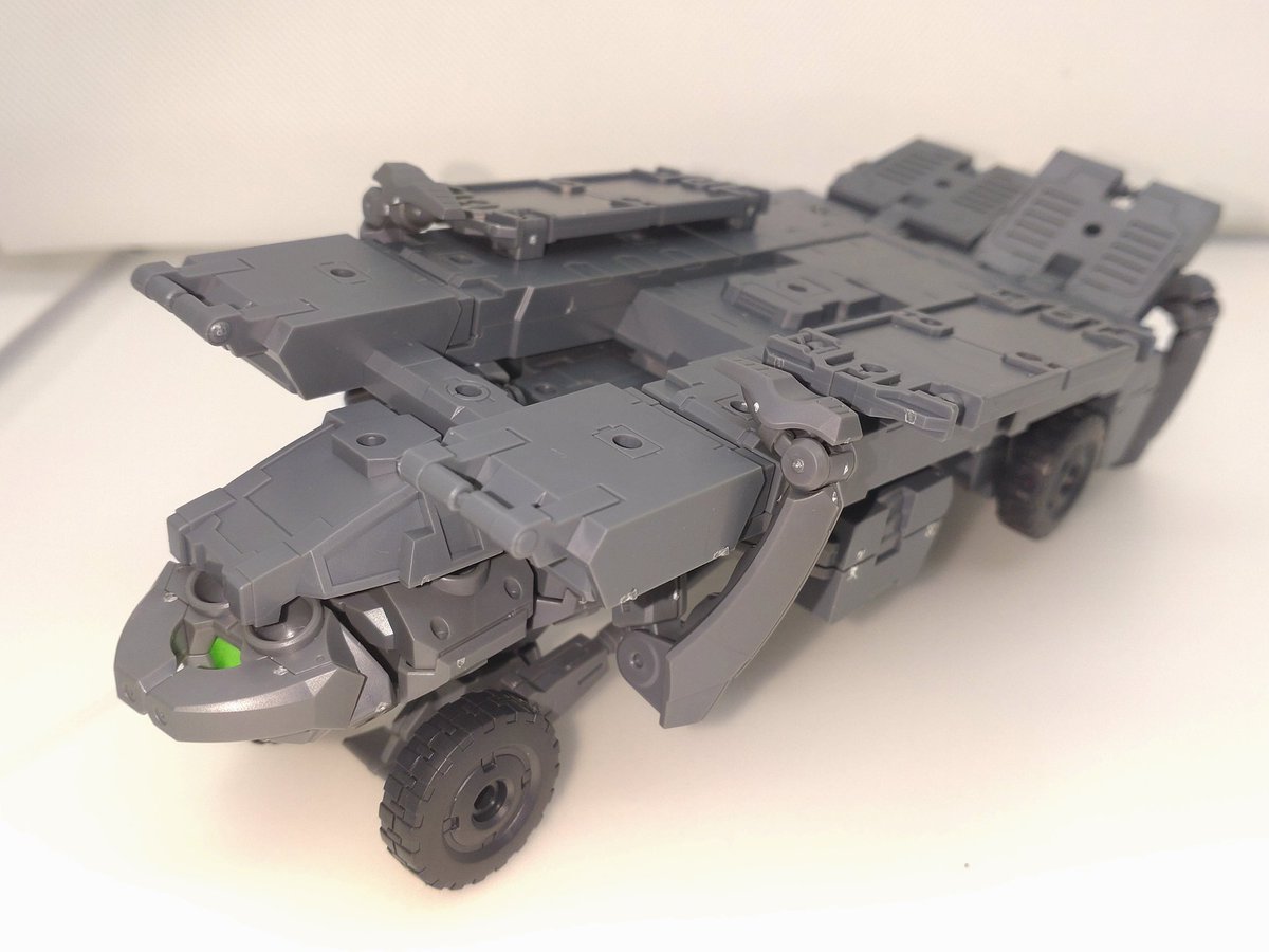 LECROSSBONES's tweet image. #30MMマクシオン軍 
#夜間都市戦
偽装車両
多脚メカをベースに連合軍輸送キャリアへ偽装された。上部をパージ、ひっくり返る事で戦闘モードに移行、動きは遅いが2連装キャノンを２基装備し火力は高い
多数が都市に潜入、人員、兵器の輸送を行った後陽動のため自立モードで機動、都市に被害をもたらした