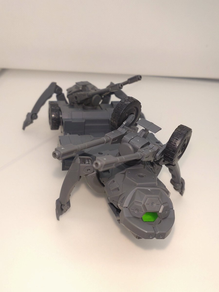 LECROSSBONES's tweet image. #30MMマクシオン軍 
#夜間都市戦
偽装車両
多脚メカをベースに連合軍輸送キャリアへ偽装された。上部をパージ、ひっくり返る事で戦闘モードに移行、動きは遅いが2連装キャノンを２基装備し火力は高い
多数が都市に潜入、人員、兵器の輸送を行った後陽動のため自立モードで機動、都市に被害をもたらした