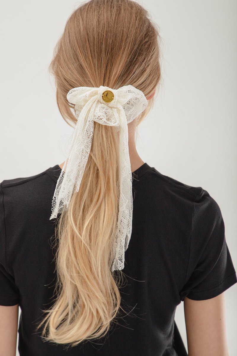 🌸 日本限定アイテムのお知らせ 🌸
フランス製のレースを使用した、上品でエレガントなヘアアクセサリーが登場します。 3月5日のイベントにて、販売開始！
価格は 4,900円 

Late Night Pop-Up with Kriss 3月5日（水）18:30 - 21:00 東京都渋谷区神南1-14-7 Wise Jinnanビル 1F